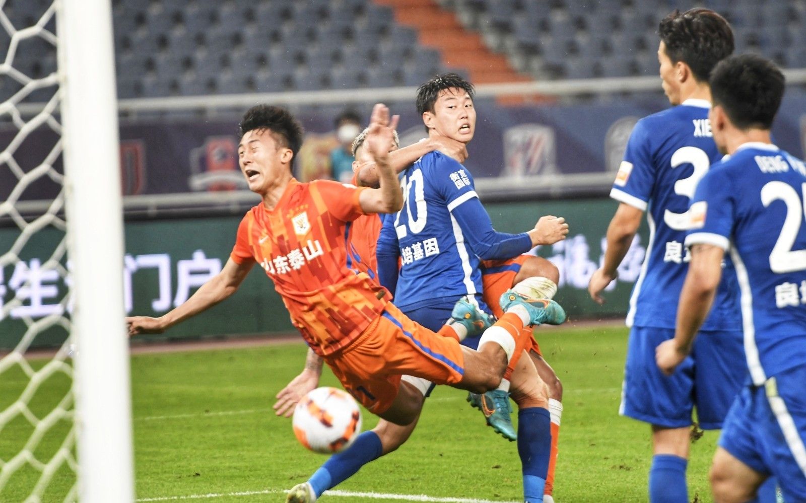 小组全胜收官！英格兰正式比赛取得11连胜，为队史首次（英格兰创队史纪录：正式赛豪取11连胜，小组赛完美收官）