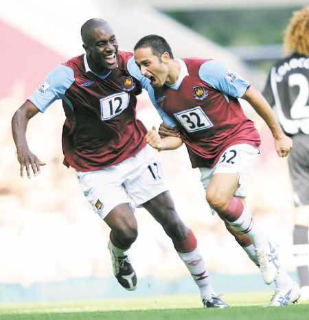 英超官方：经过VAR确认，萨利巴同巴里接触不足以判罚点球（英超官方：VAR复核后认定，萨利巴与巴里接触不构成点球）