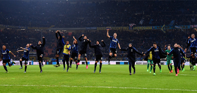 基恩曾因记者手机没有静音而发火，但录节目时他的手机也响了