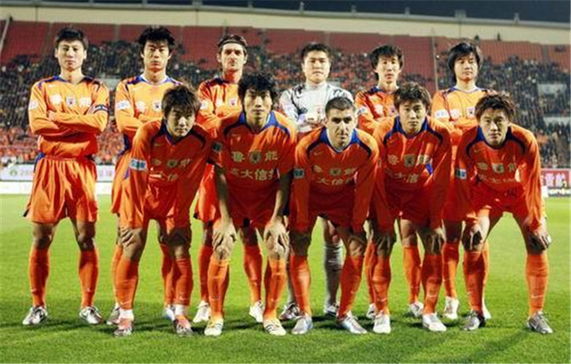 记者：邵佳一执教国足会带着部分在青岛西海岸的助手（记者称邵佳一若执掌国足，将带上部分青岛西海岸助手）