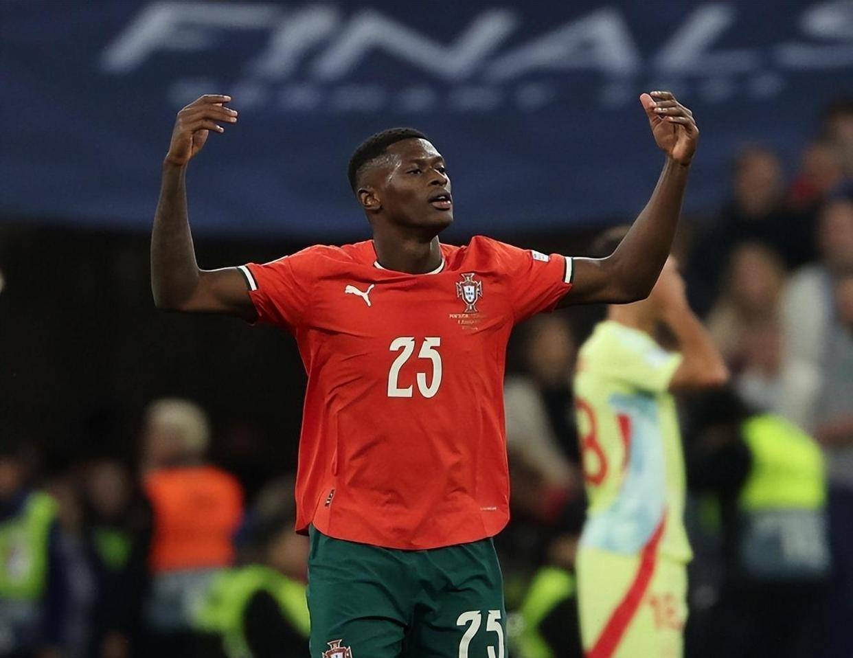 阿莫林：德利赫特、梅努无法出战纽卡；不可能完全取代B费（阿莫林：德利赫特、梅努缺席战纽卡；无人能完全接替B费）