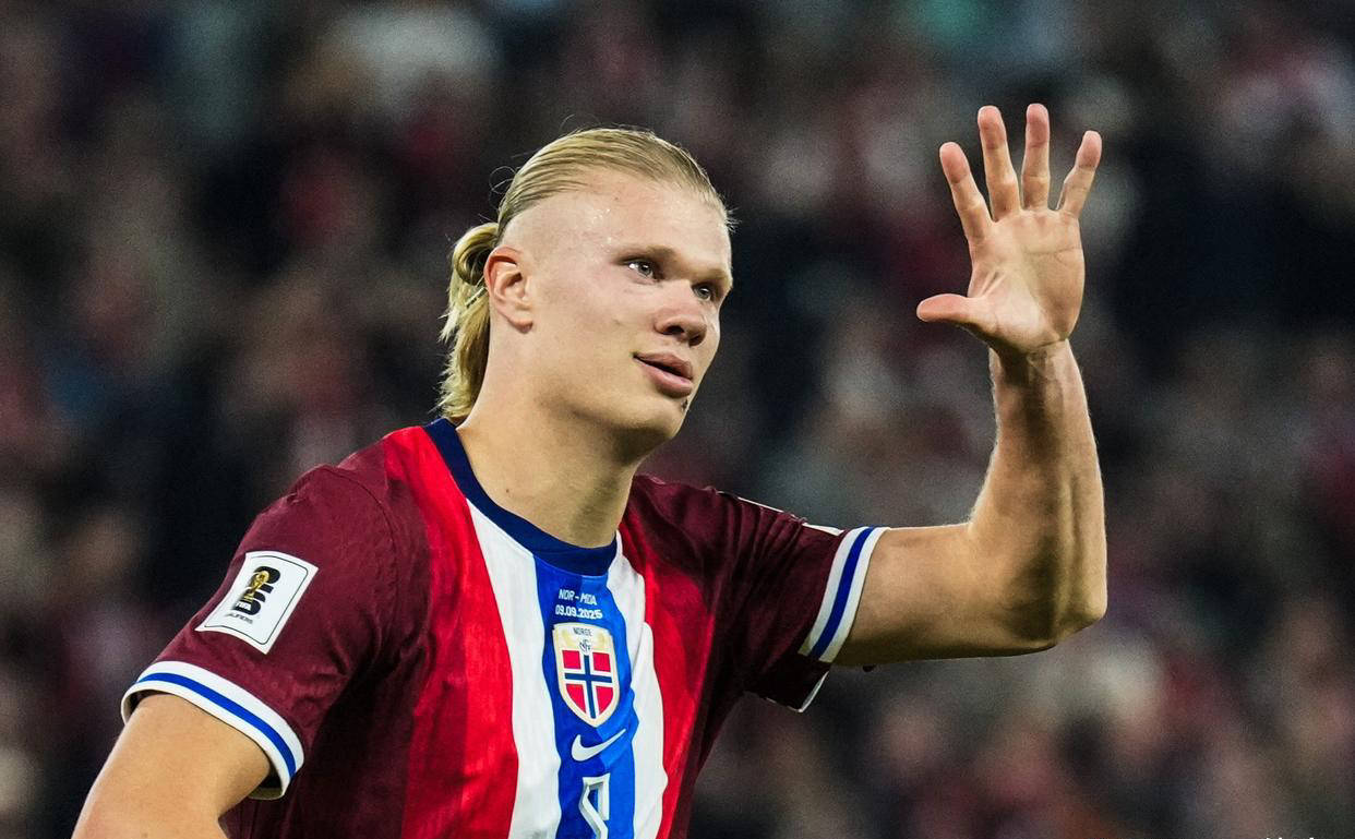 裁判专家：罗德里戈踢对方脚后跟，应该被罚下（裁判专家称罗德里戈踢到对手脚后跟，理应被罚下）