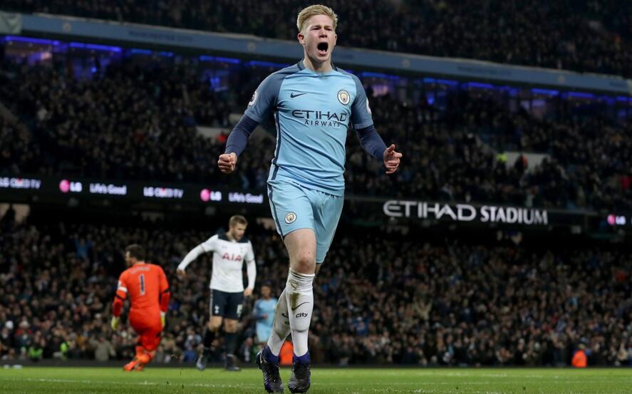 痛！女裁判扔球给希罗，不小心砸到了希罗的关键部位