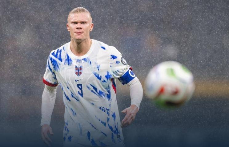 镜报：曼联1月无法召回霍伊伦，那不勒斯有欧冠资格就能买断