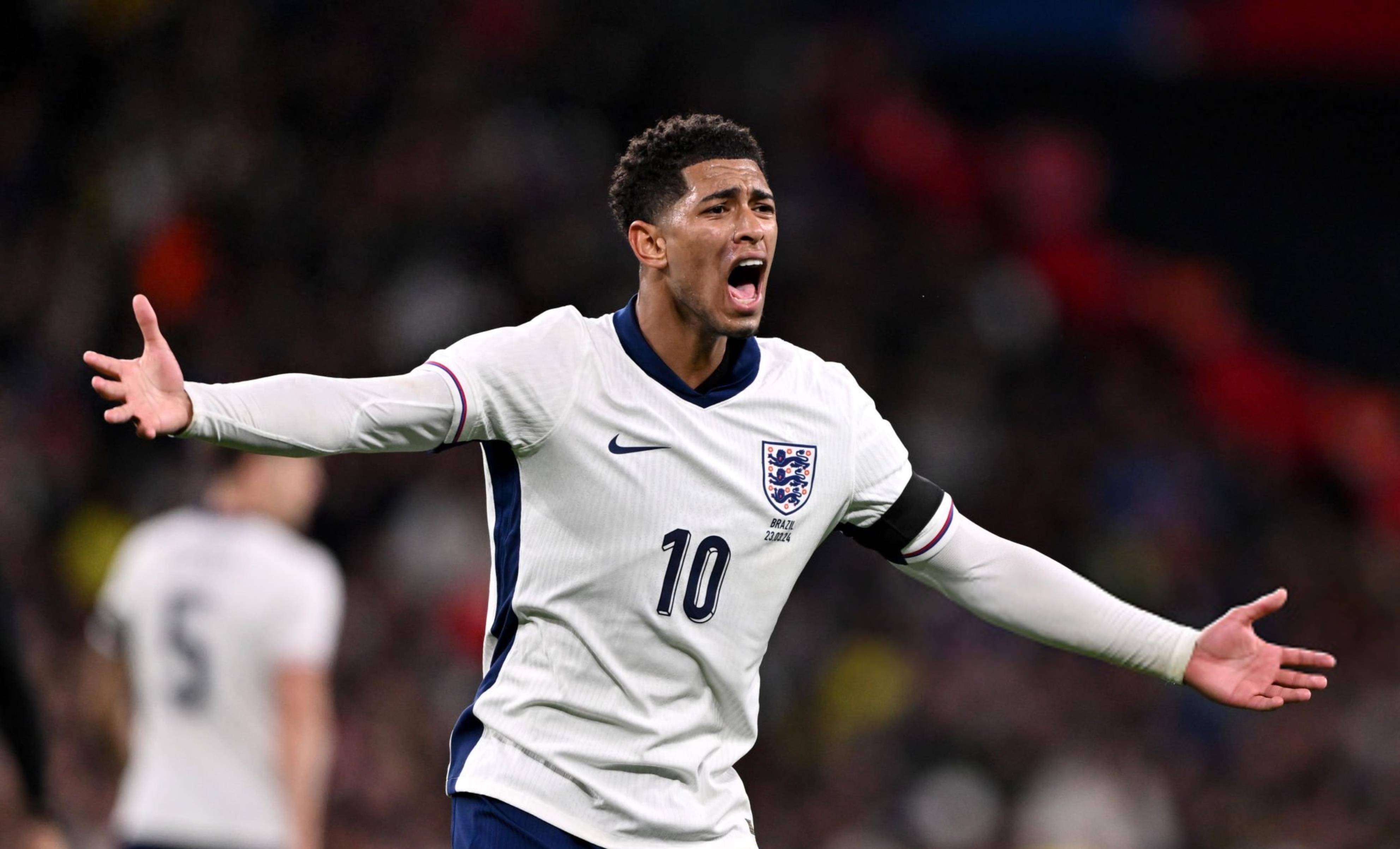 记者：国米、尤文和水晶宫想冬窗引进阿克，曼城要价3500万欧