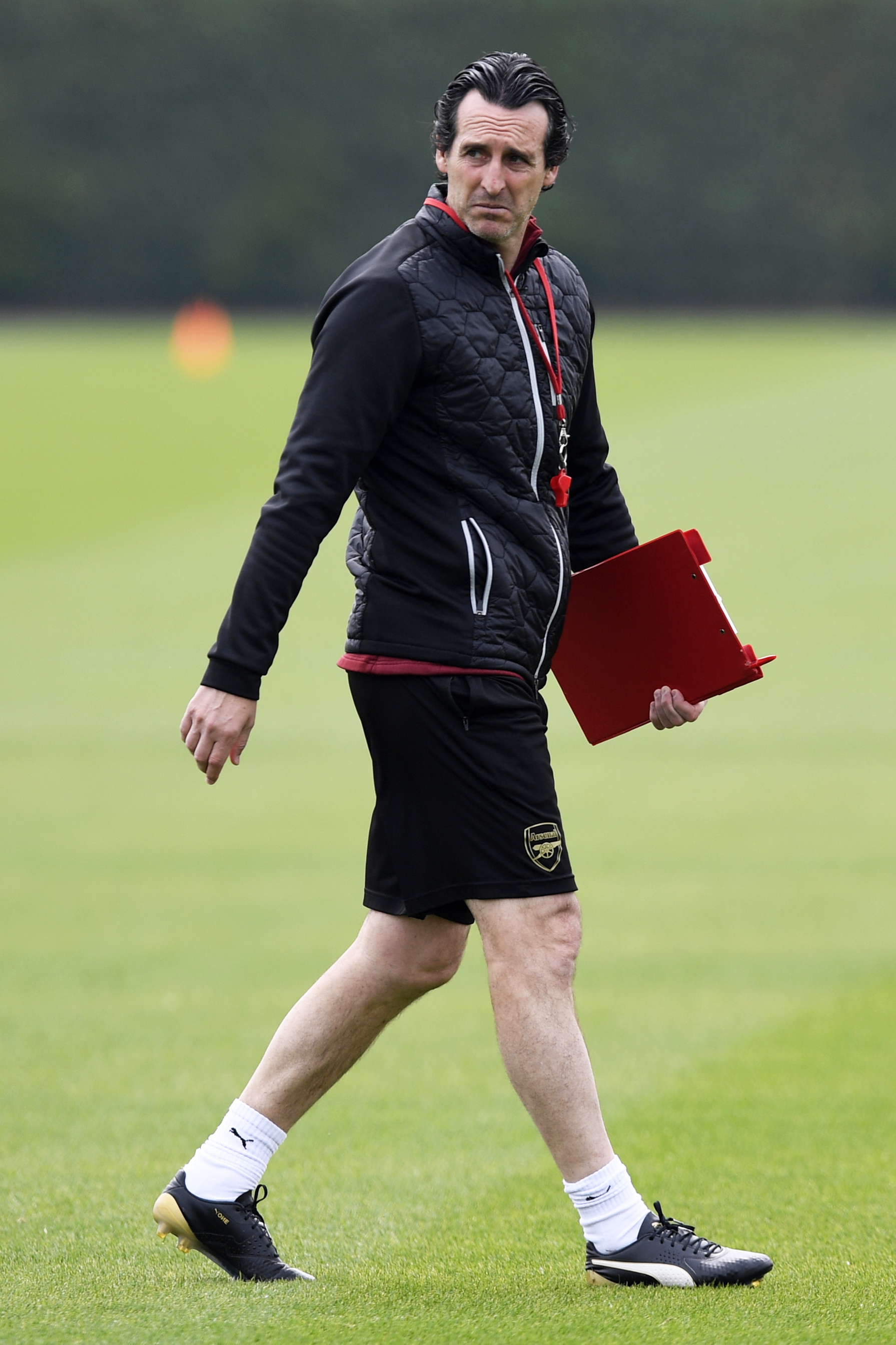 维拉客场4-3逆转布莱顿，终结其英超主场不败纪录，升至第三名。（维拉客场4-3逆转布莱顿，终结其主场不败，排名升至第三）